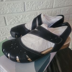 Earth Origins Brenda Slingback Sandals